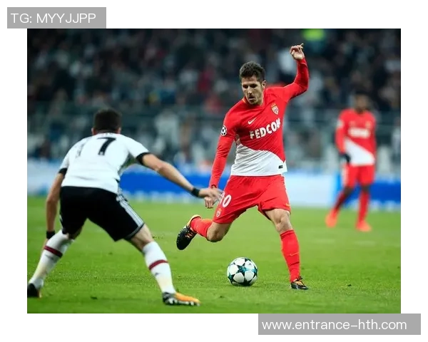 弗拉霍维奇的崛起与未来展望：从天才前锋到足球巨星的蜕变之路